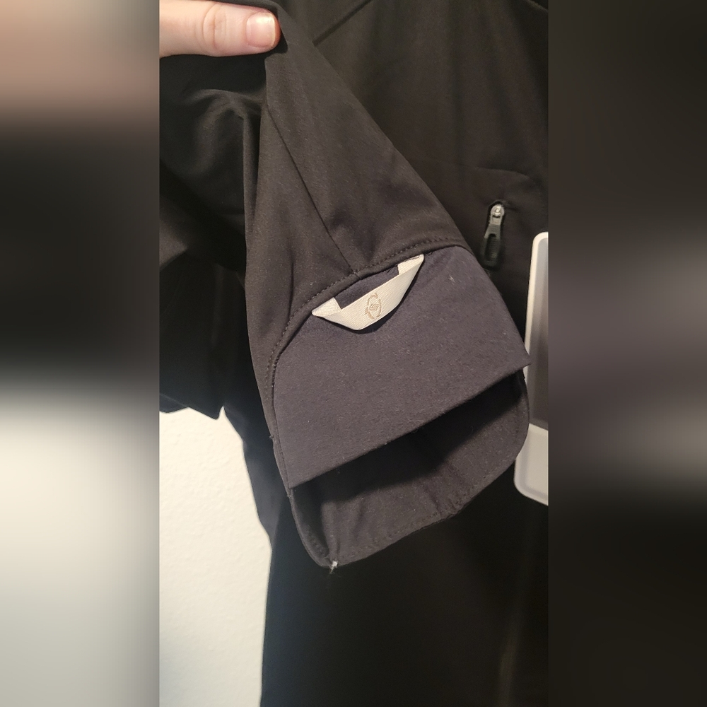 Columbia Titanum HighTail Black Windbreaker - Picture 5 of 15